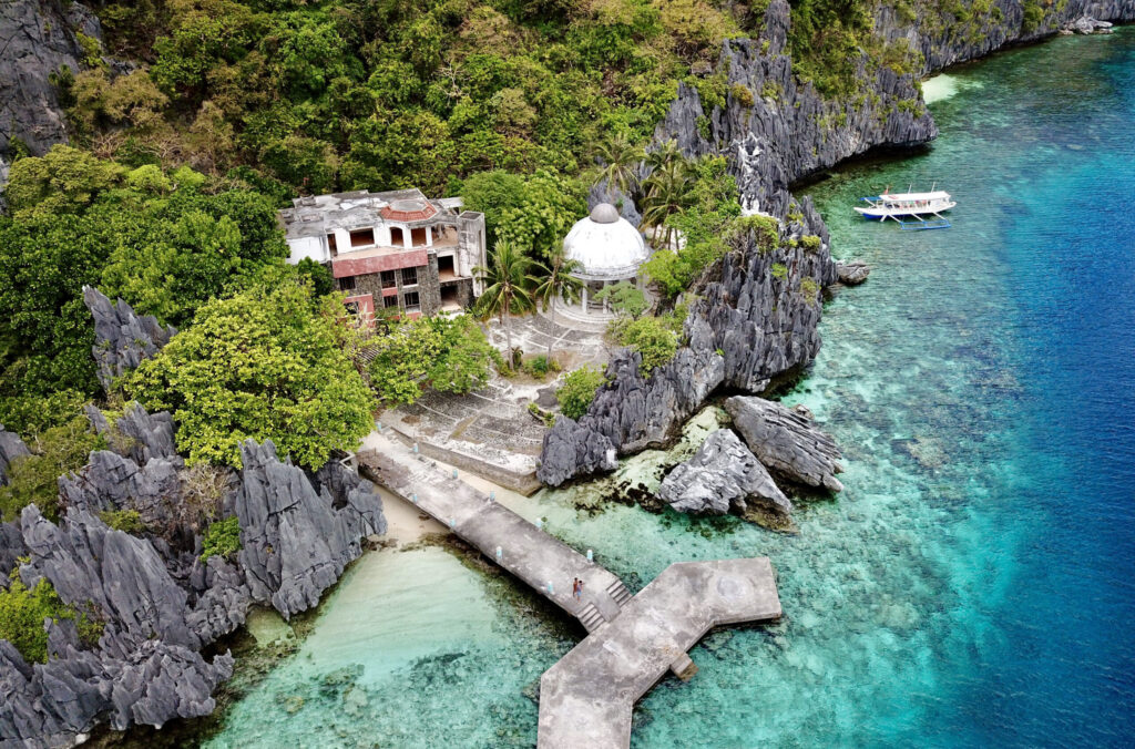 Matinloc Shrine viewpoint overlooking Bacuit Bay, El Nido