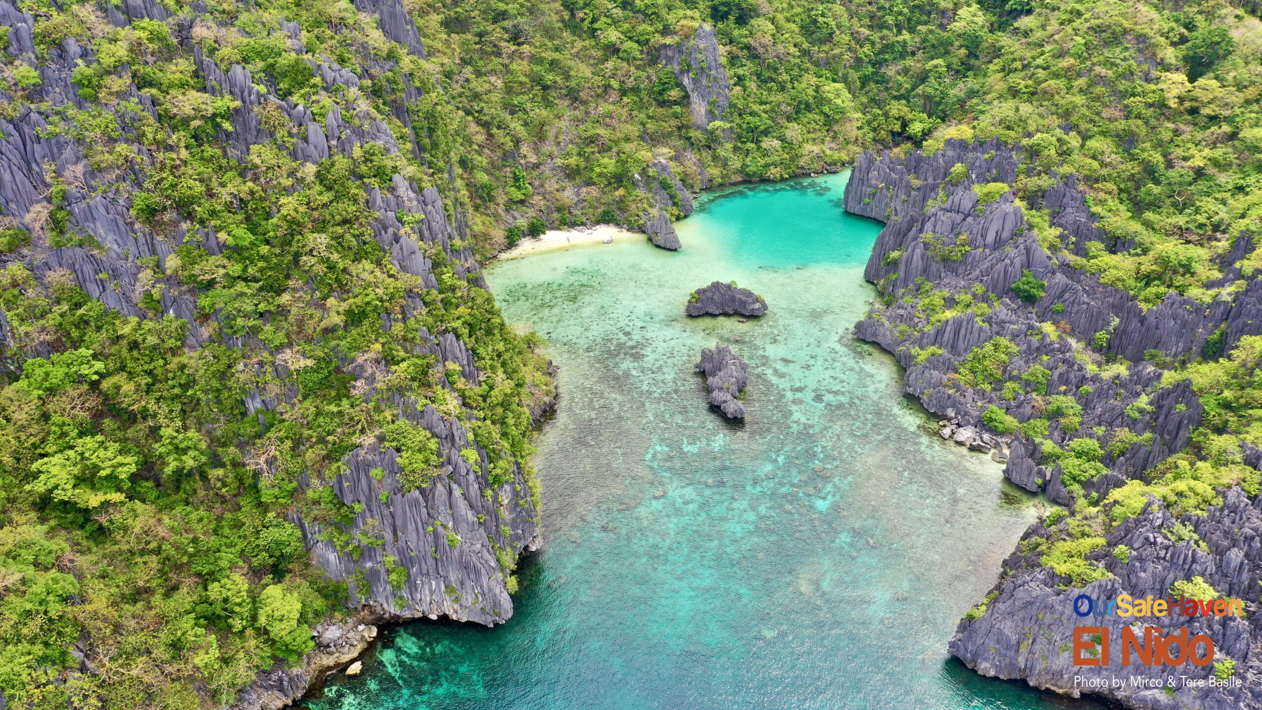 Turquoise water of Cadlao Lagoon